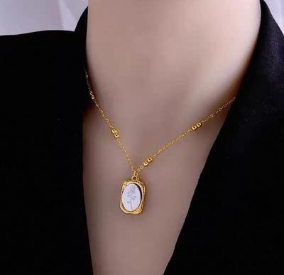 Women’s Gold Plated Stainless Steel Sunflower Necklace – Free Size