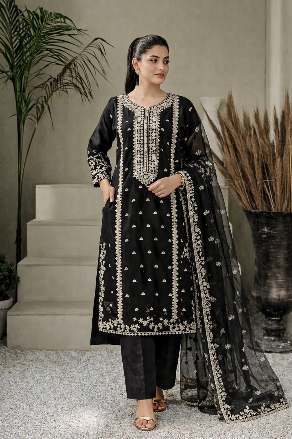 ✨ Luxury Embroidered Organza 3-Piece Suit Set – Elegant Black Edition ✨